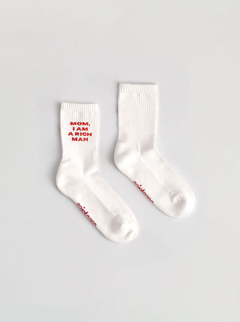 Mom, I am a rich man Statement Socken in weiß und aus feinster Bio Baumwolle gestrickt. Super weich und angenehm durch Bio Baumwolle.