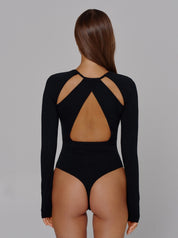 Schwarzer Jersey Body von saint sass mit special Cut Outs am Brust- und Armbereich.