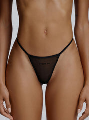 Schwarzer Mesh Tanga mit Statement Dream on vorne von saint sass.