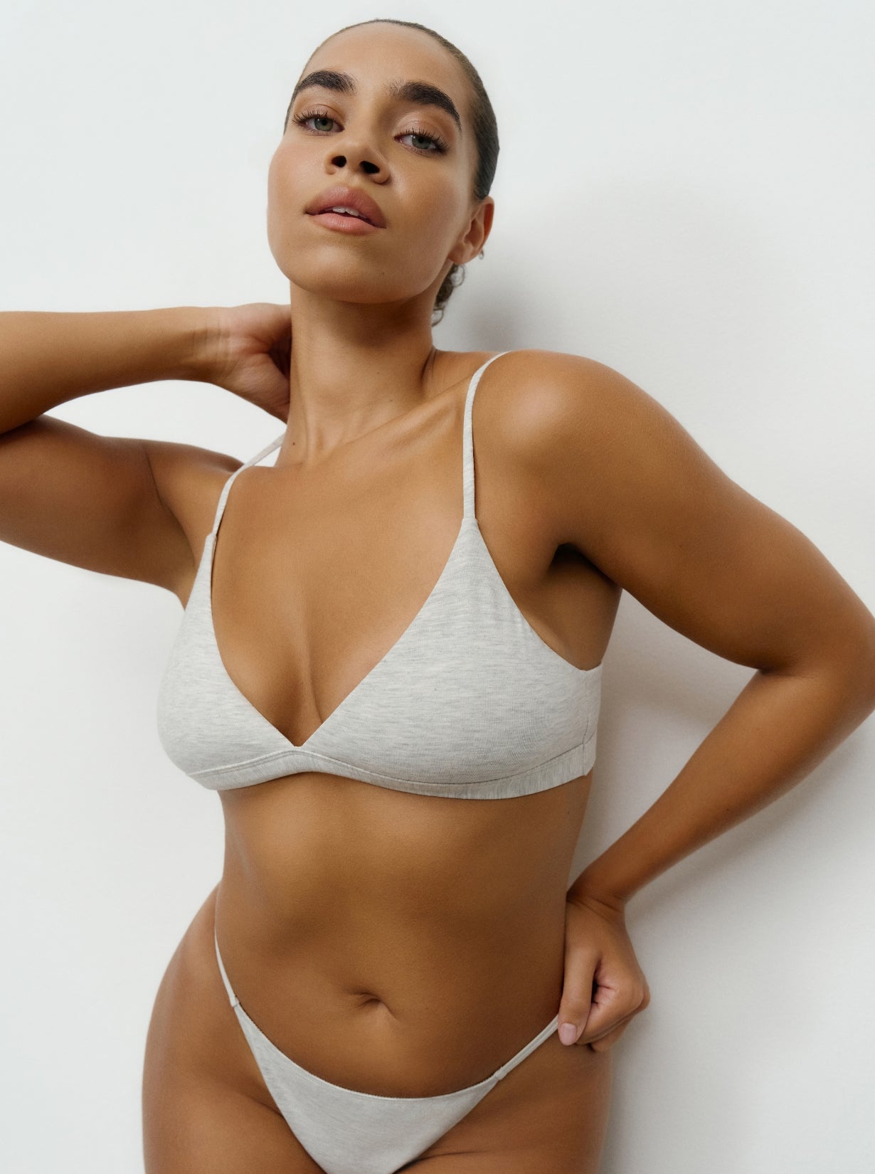 Everyday_bralette_grey_pose.jpg