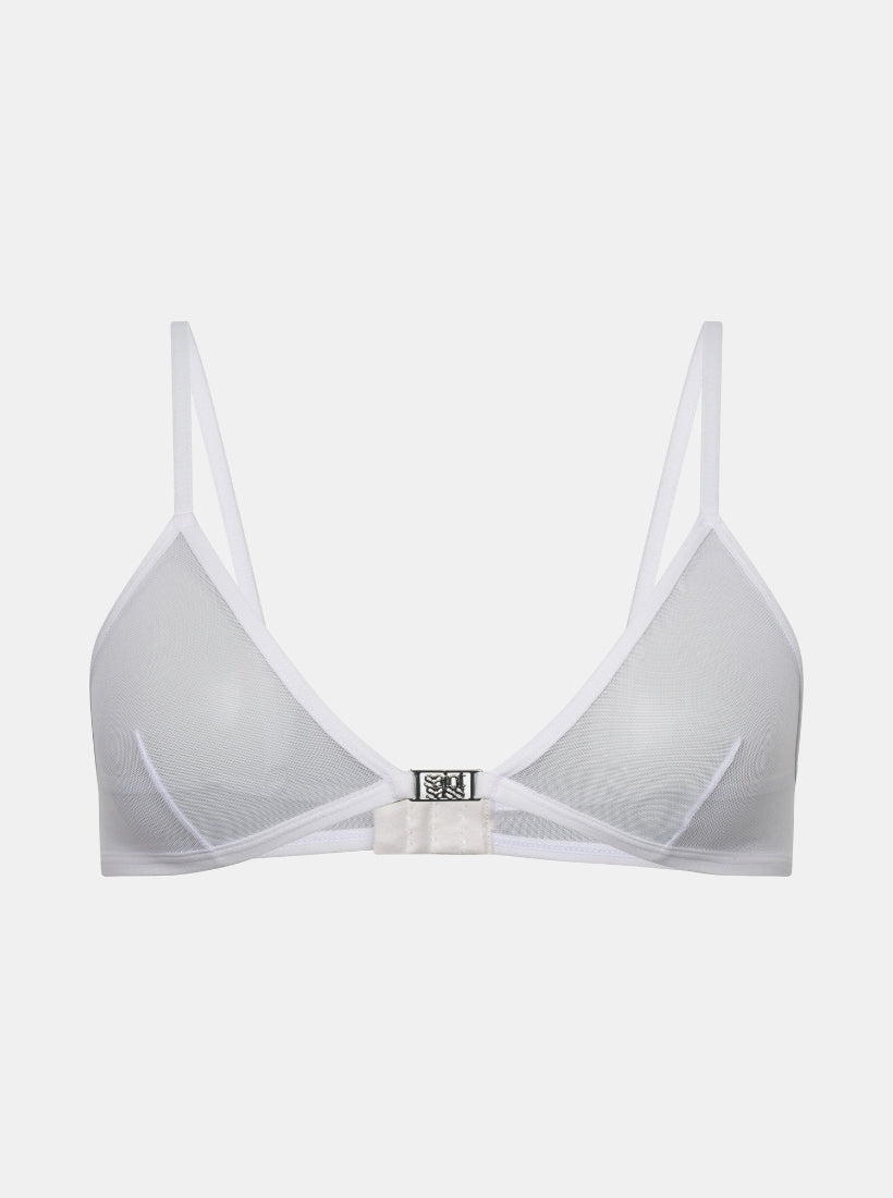 Weißer Gigi Mesh Bralette mit Metal Logo Detail vorne in der Mitte von saint sass. In weicher, anschmiegsamer Qualität und moderner, figurbetonter Passform.