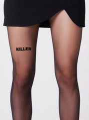 Schwarze 40 Den Strumpfhose von saintsass mit Statement Killer auf dem rechten Oberschenkel 