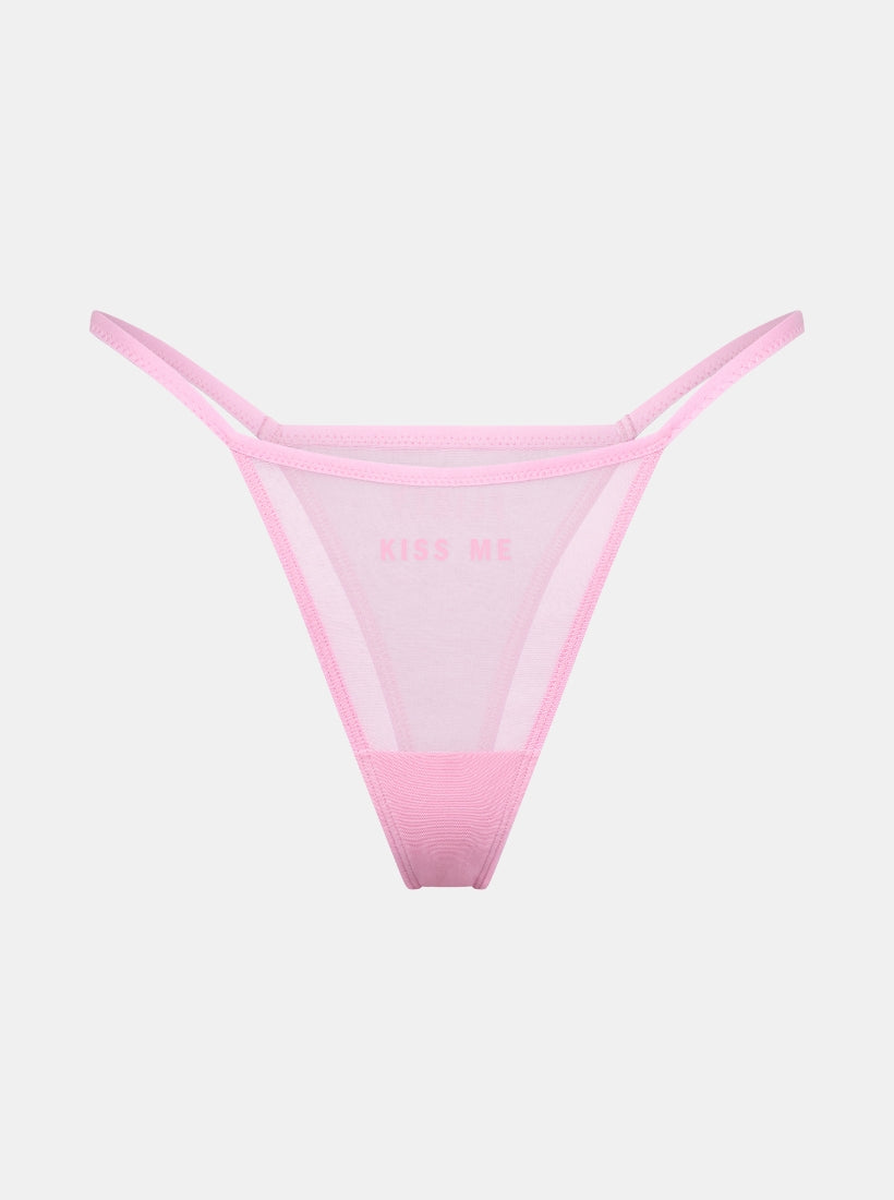 Pinker Mesh Tanga mit Statement KISS ME vorn von saint sass.