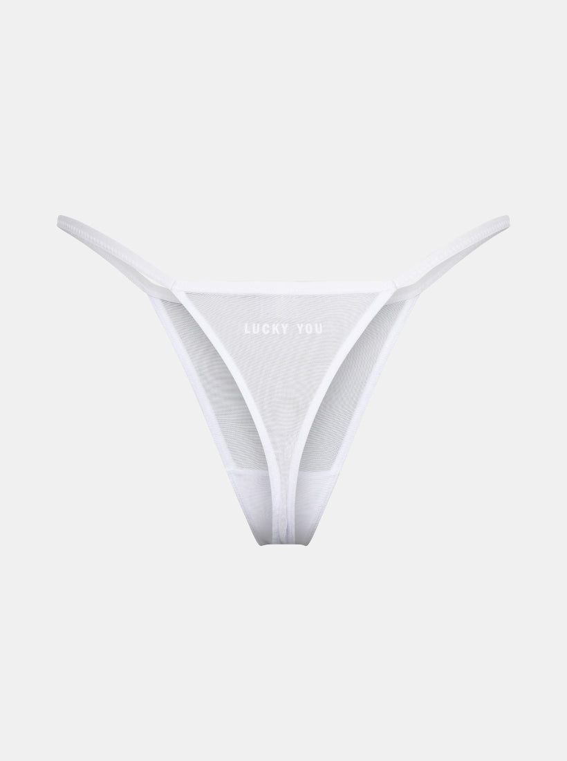 Freistellerbild vom weißem Mesh Tanga von saint sass mit LUCKY YOU Statement hinten. In weicher, anschmiegsamer Qualität und moderner, figurbetonter Passform.