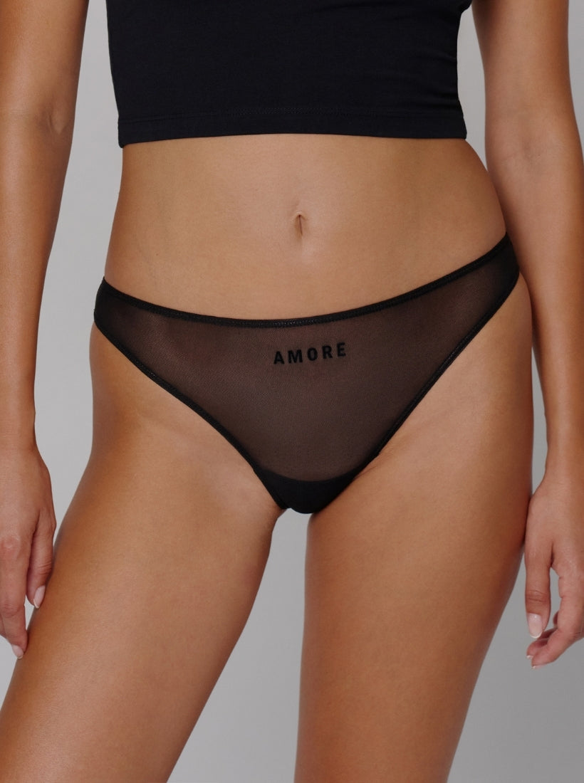 Mesh Brazilian in schwarz von saint sass, super weich und anschmiegsam und mit Amore 
Statement.