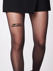 Auf das neue Jahr und neues Drama. saint sass "New Year, same Drama" Strumpfhose in 40 den und in schwarz.