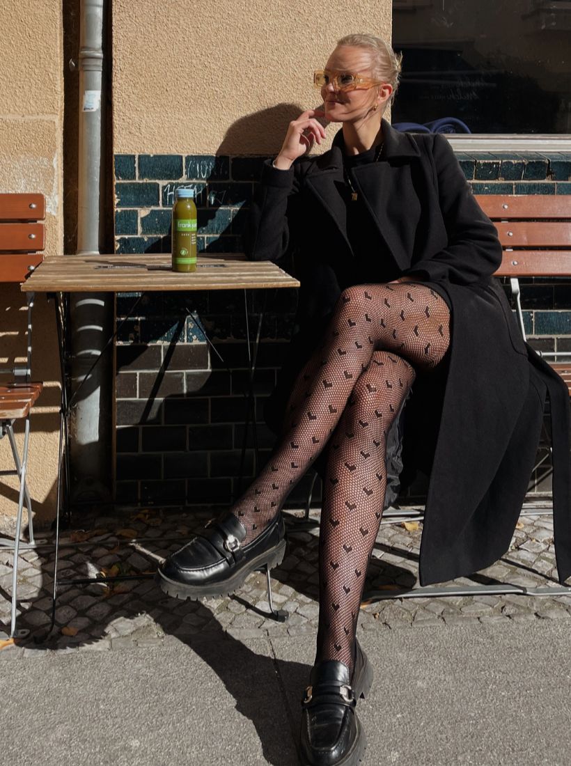 Netzstrumpfhose mit Herzen. Strumpfhose mit Herzen, von Saint Sass.