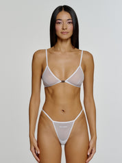 Weißer mesh Statement Thong in weiß mit dem Statement No Angel auf der Vorderseite von saint sass.