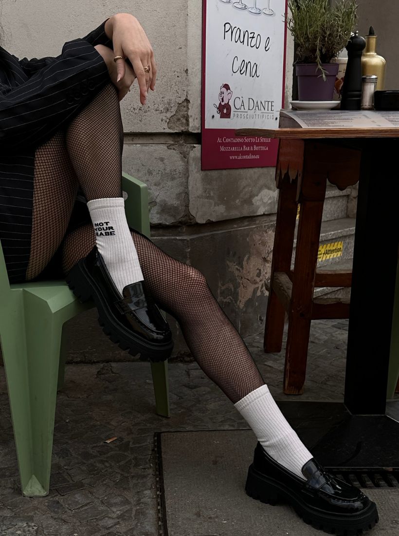 Not your Babe Statement Socken in weiß und aus hochwertiger Bio Baumwolle, hergestellt in Portugal von saint sass.