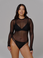 Mesh Body mit Statement Not your Babe. Super weicher und anschmiegsamer Stoff mit Spruch Not your Babe, platziert zwischen Schlüsselbein und Brust.