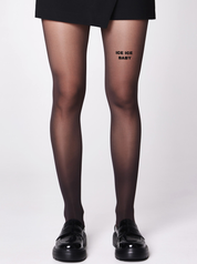 Die Statement Strumpfhose von saint sass mit dem Statement Ice ice Baby. In 40 den und semi-transparenter Optik.