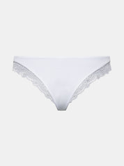 Rückansicht Freisteller von weißem Everyday Cotton Spitzen Brazilian von saint sass. In weicher, anschmiegsamer Qualität und moderner, figurbetonter Passform. Mit Spitze am Beinausschnitt.