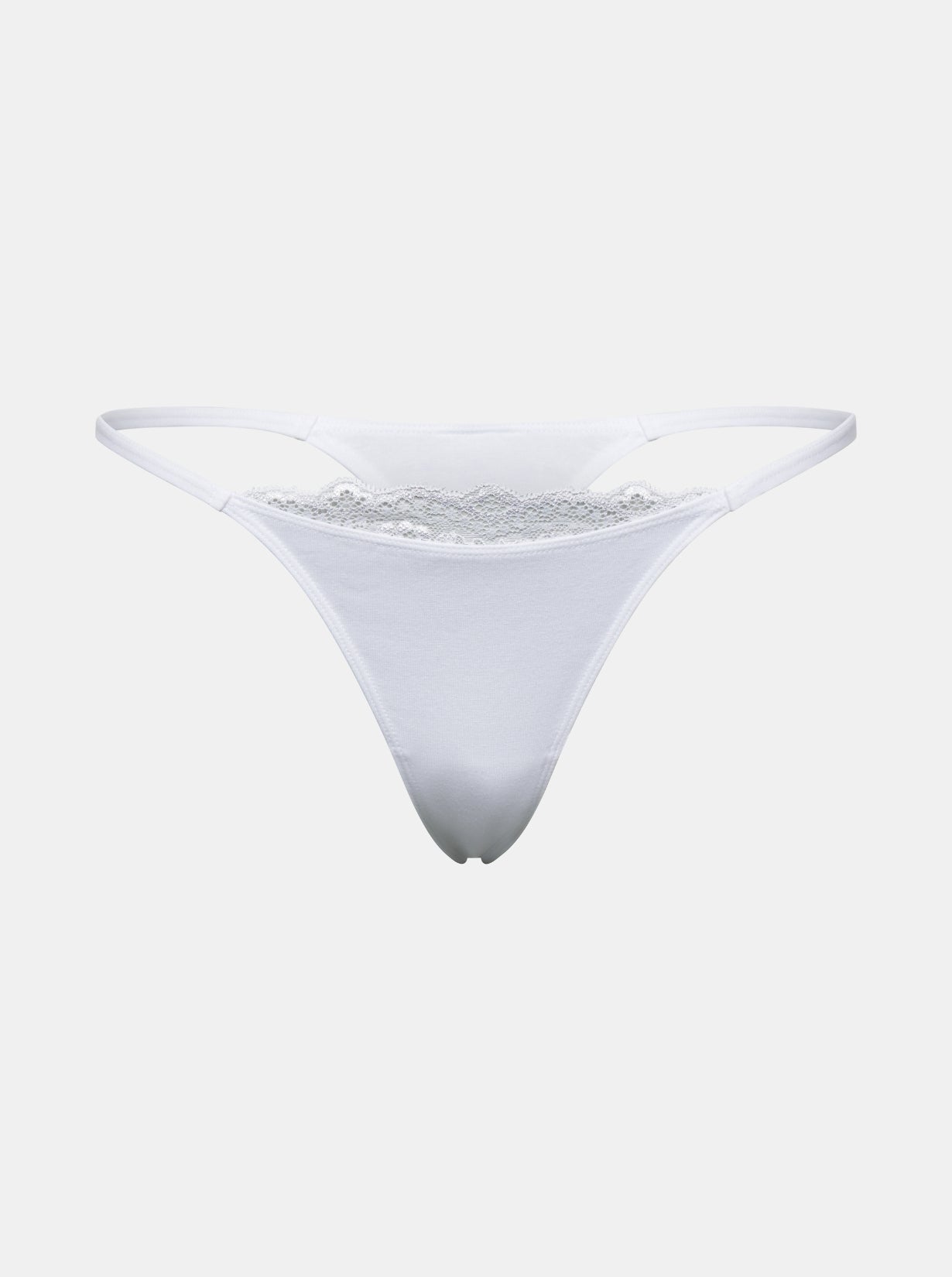 Vorderansicht Freisteller von weißem Everyday Cotton Spitzen Tanga von saint sass. In weicher, anschmiegsamer Qualität und moderner, figurbetonter Passform. Mit Spitze vorne am Bund.