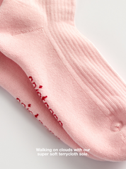 Wie auf Wolken laufen durch die super weiche und angenehme Frotteesohle mit den Socken von saint sass.