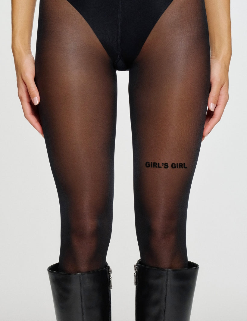 Statement Strumpfhose von saint sass mit dem Statement Girl´s Girl. In 40 den und semi-transparenter Optik.