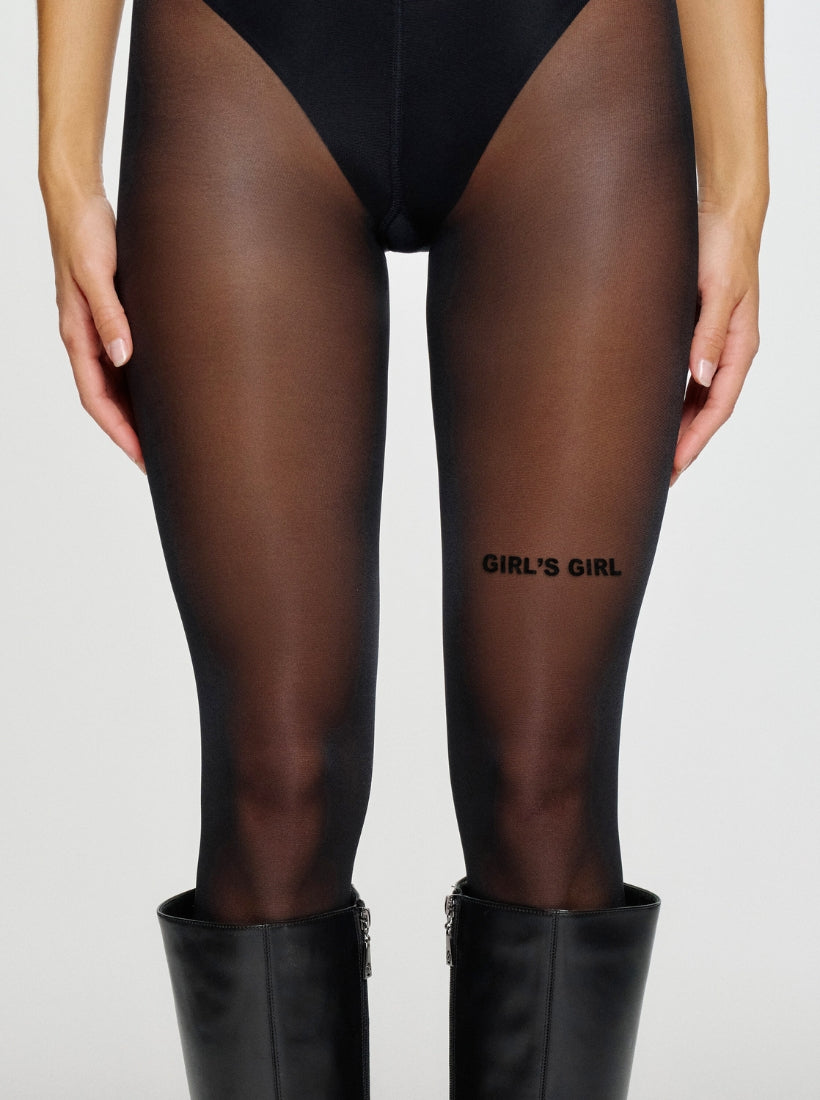 Statement Strumpfhose von saint sass mit dem Statement Girl´s Girl. In 40 den und semi-transparenter Optik.